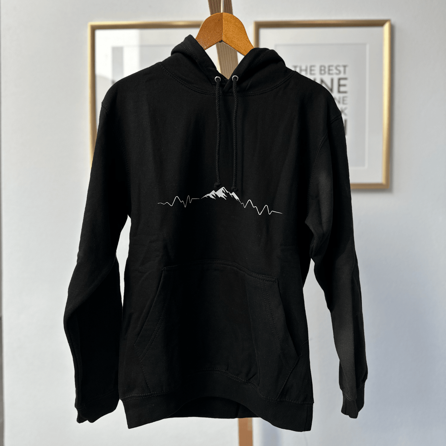 Outlet: Herzschlag Gebirge - Bio Premium Hoodie, schwarz, Gr. S